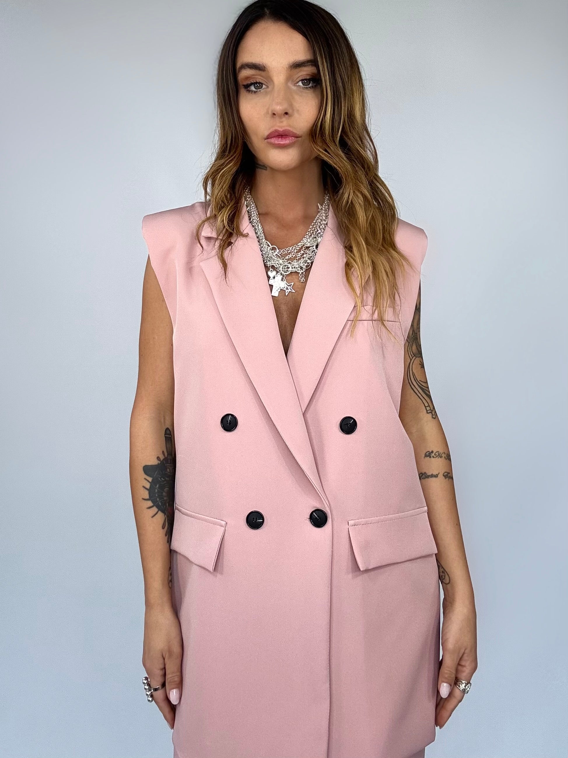 ROSELLE – Overvest en geplooide broek voor moeiteloze elegantie