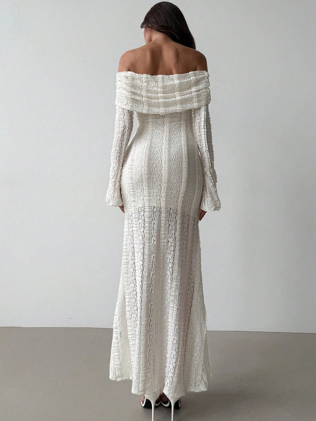 Amoura Witte Jurk met Uitlopende Mouwen