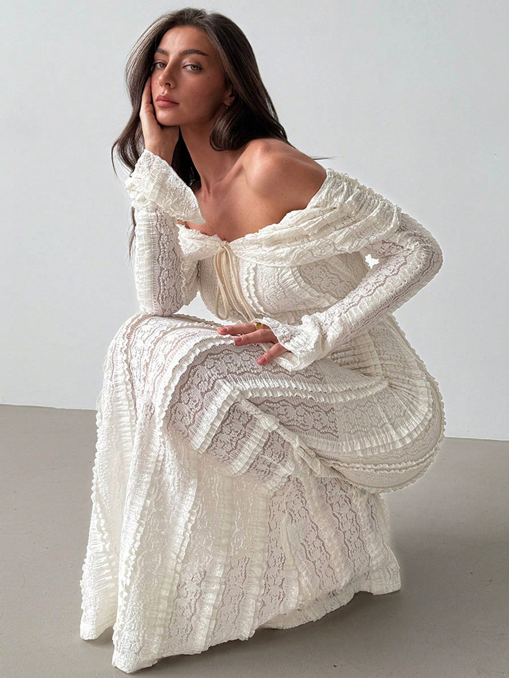 Amoura Witte Jurk met Uitlopende Mouwen