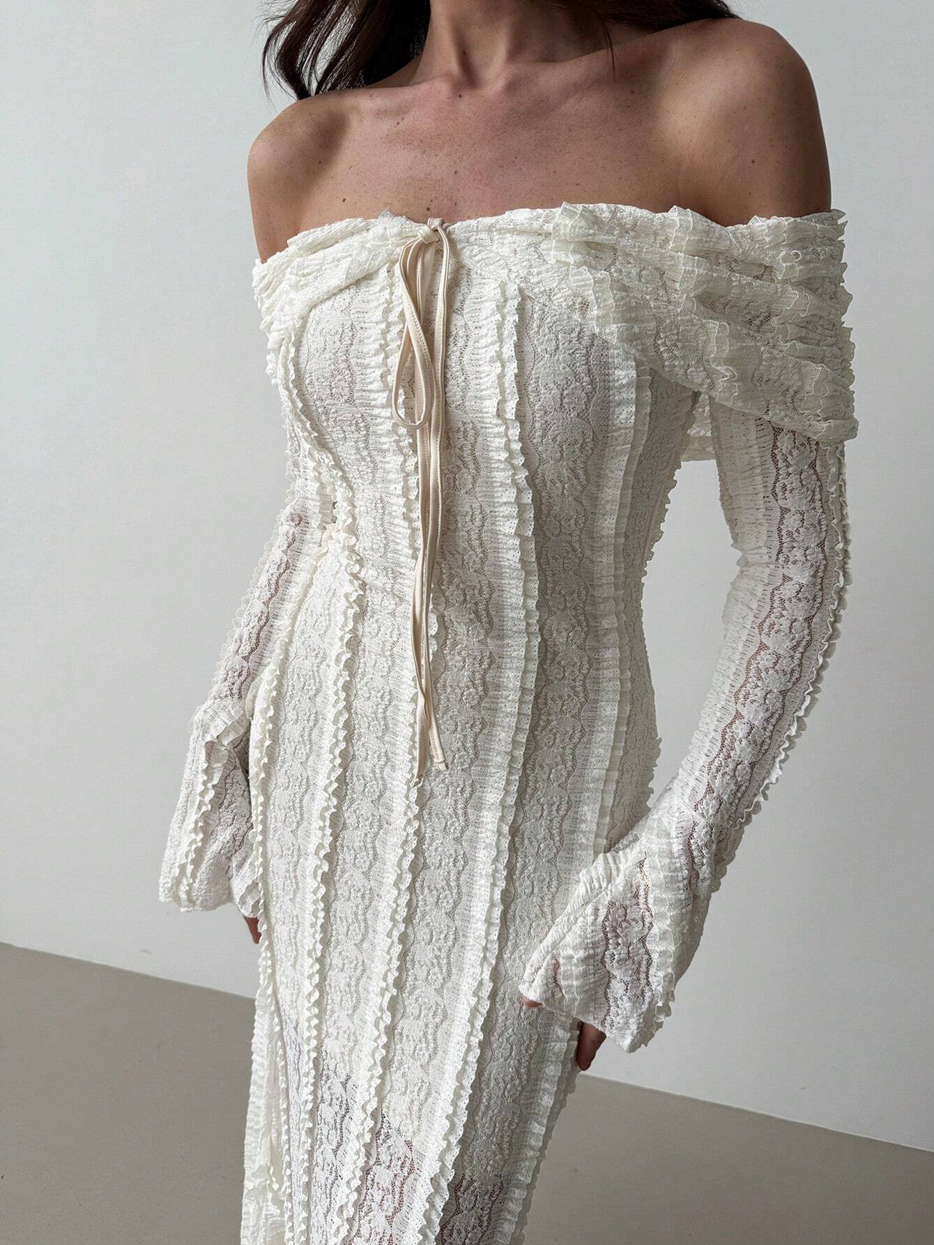 Amoura Witte Jurk met Uitlopende Mouwen