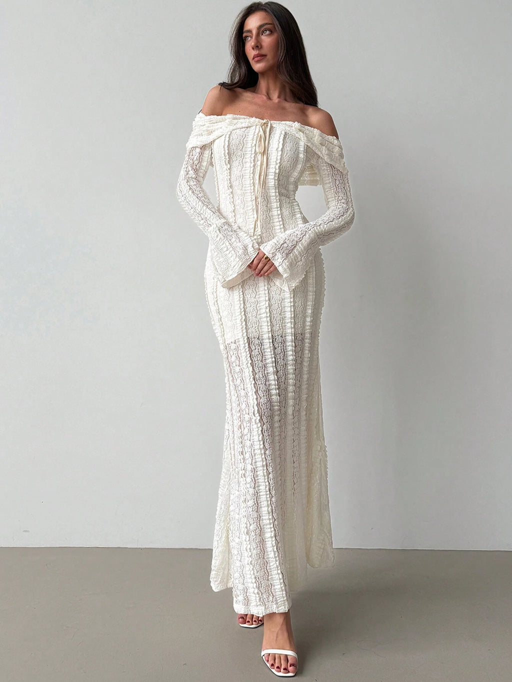 Amoura Witte Jurk met Uitlopende Mouwen