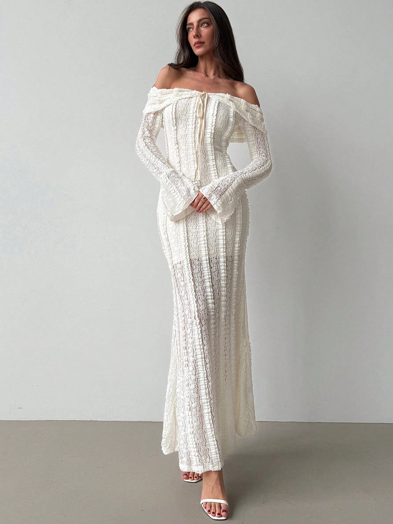 Amoura Witte Jurk met Uitlopende Mouwen