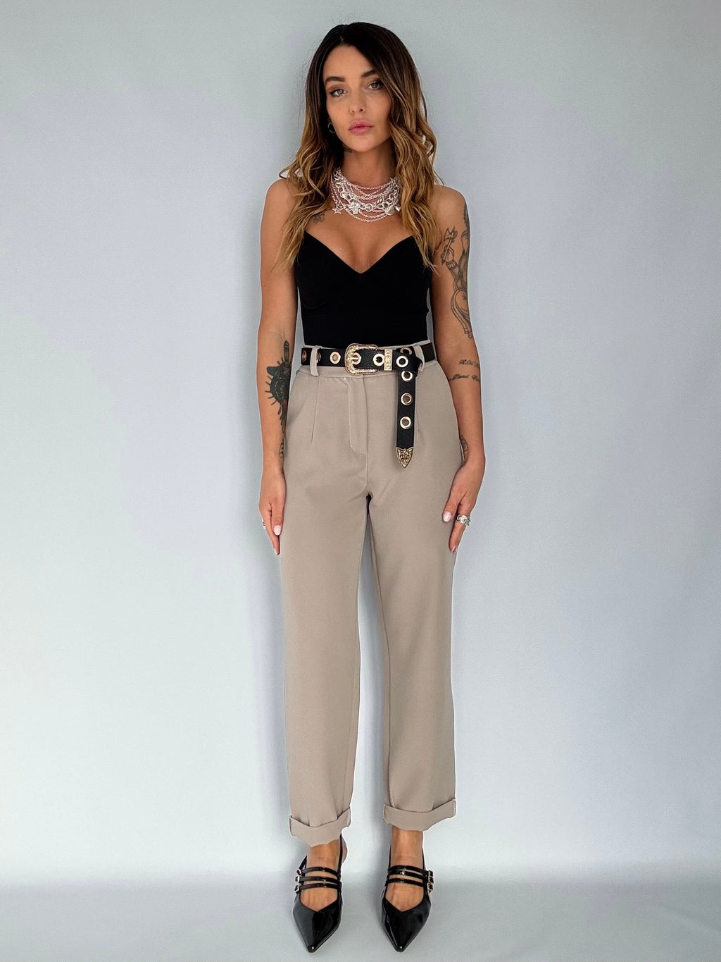 BEIGELLE – Overvest en geplooide broek voor moeiteloze elegantie