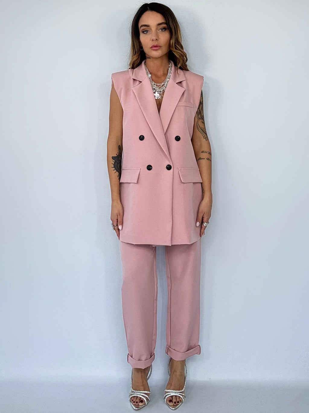 ROSELLE – Overvest en geplooide broek voor moeiteloze elegantie