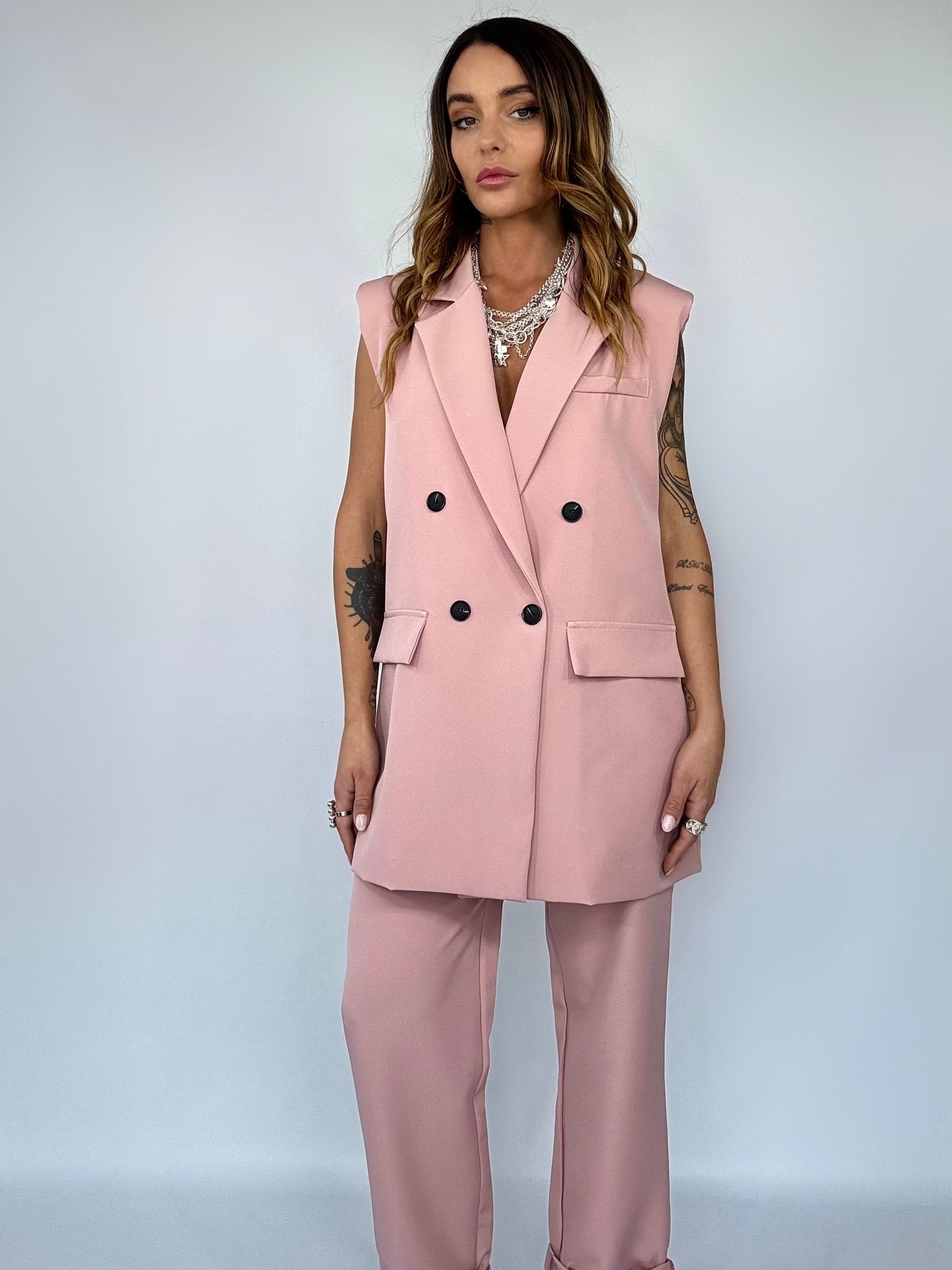 ROSELLE – Overvest en geplooide broek voor moeiteloze elegantie